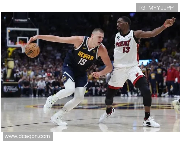 篮网与热火季后赛第三场激战回顾球星表现与战术分析全景呈现